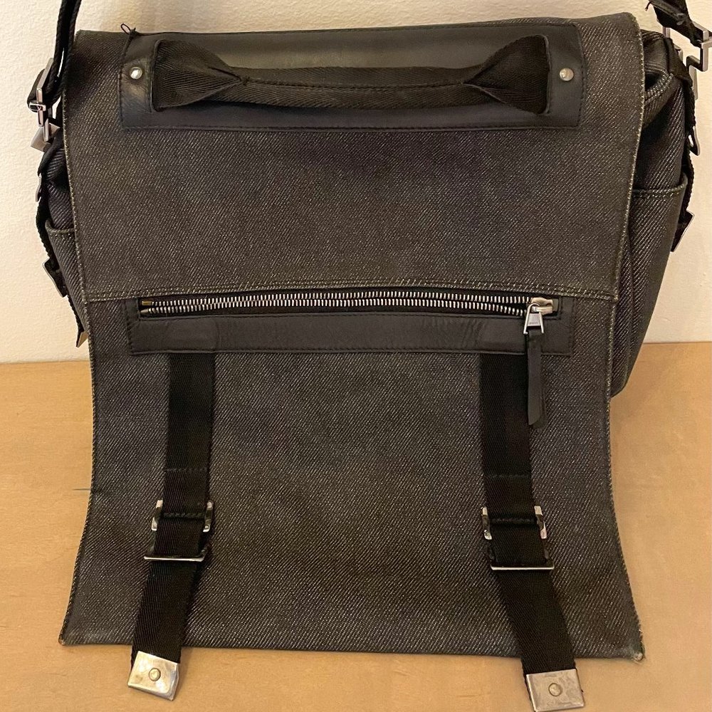 Pristine GUCCI Messenger Bag